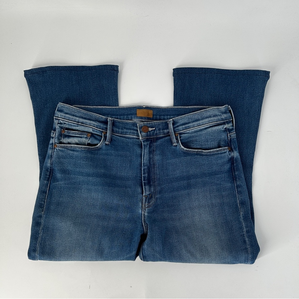 MOTHER The Weekender Women's Flare Jeans in Layover Wash Size 32 - Picture 7 of 16